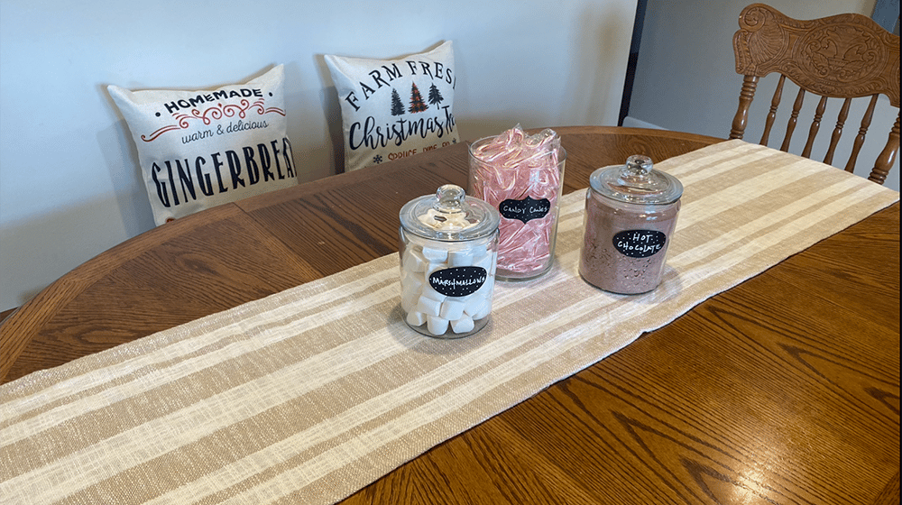 christmas-cottage-kitchen-table