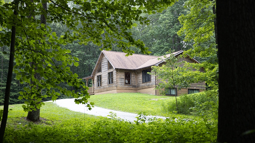 hollow-creek-cabin-exterior