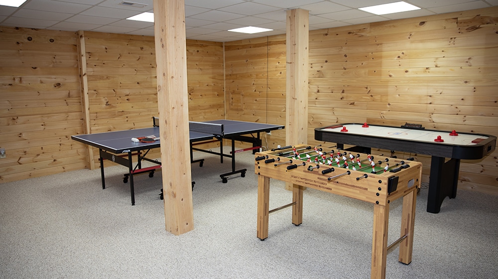 hollow-creek-cabin-game-room